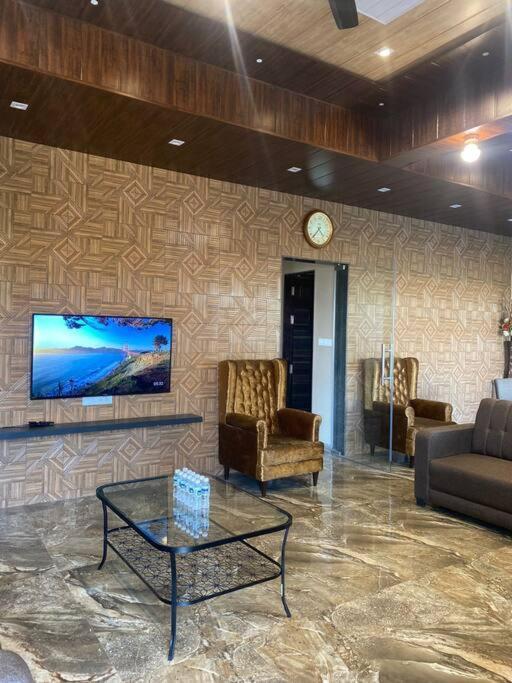 Mount Resorts Lonavala 5 Bhk Luxurious Villa With Private Pool And Full Size Cricket Football Turf Eksteriør bilde