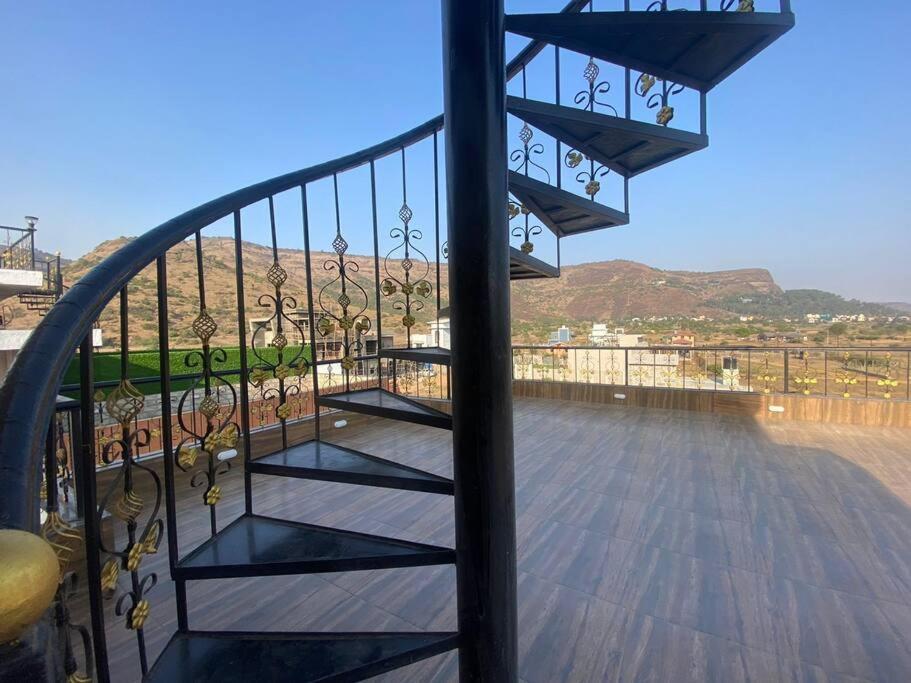 Mount Resorts Lonavala 5 Bhk Luxurious Villa With Private Pool And Full Size Cricket Football Turf Eksteriør bilde